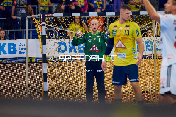 Torhüter Mikael Appelgren von Rhein Neckar Löwen steht im Tor.