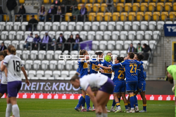 Spieler feiern Torerfolg