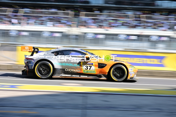 Fahrzeug in der Boxengasse