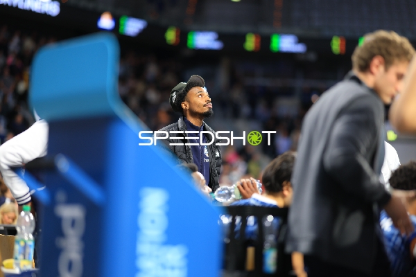 Michael Weathers (20; MLP Academics Heidelberg) am Spielfeldrand