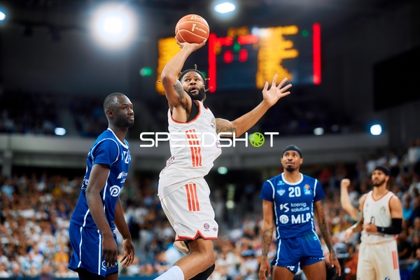 Wurfversuch von Devin Booker (31; FC Bayern Basketball)