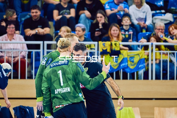 Spielern unterhalten sich in einer Pause