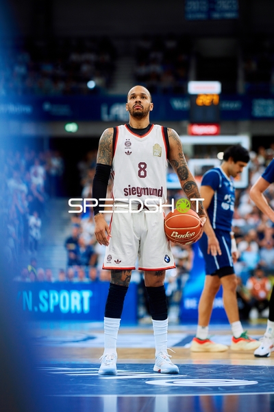Shabazz Napier (8; FC Bayern Basketball) in Position
