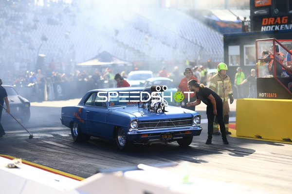 Drag Racing Wagen am Start