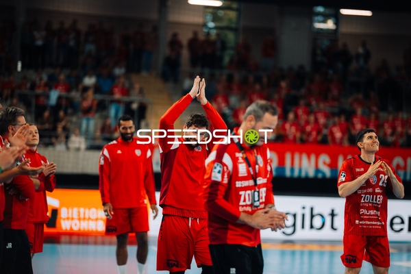 Moritz Strosack (29; SG BBM Bietigheim), Jonathan Fischer (36; SG BBM Bietigheim) und Till Hermann (41; SG BBM Bietigheim) applaudieren