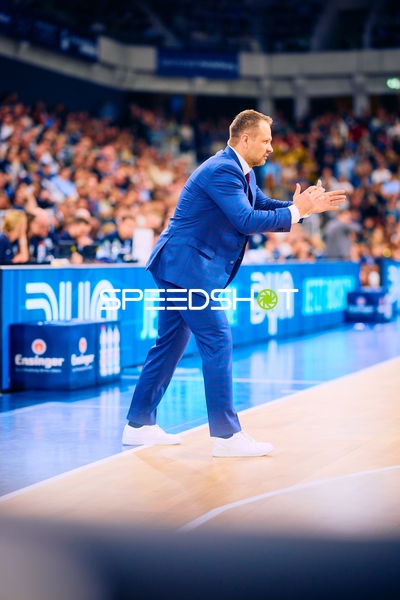 Trainer feuert Team energisch an