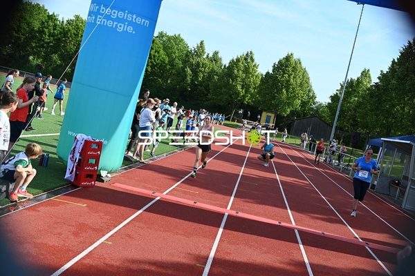 Läuferinnen erreichen Ziellinie