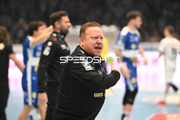 Trainer am Spielfeldrand