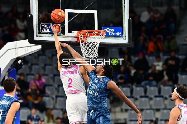 Spielaktion mit Osun Osunniyi (12; MLP Academics Heidelberg)