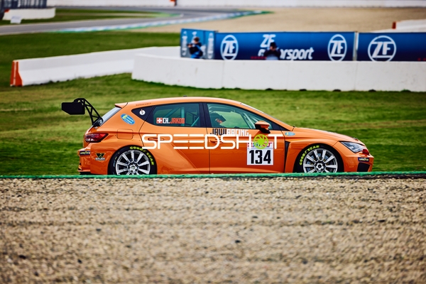 Auto Nummer 134 bei Fahrt auf dem Hockenheimring
