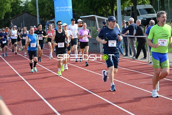 Läufer beim TVE Sommerlauf Edingen 2025