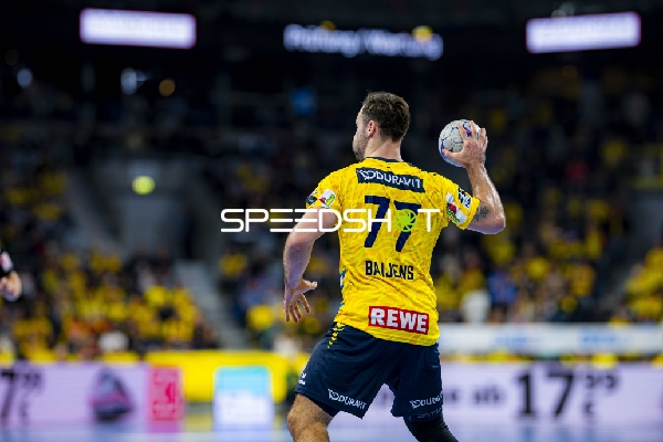 Dani Baijens (77; Rhein Neckar Löwen) mit Ball