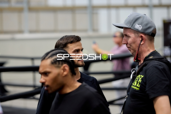 Ringside-Zone Face-Off