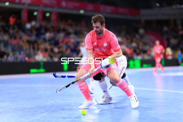 Nicolas Proske (7; Deutschland) mit Ballkontrolle