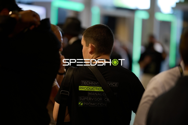 Ringside-Zone Face-Off