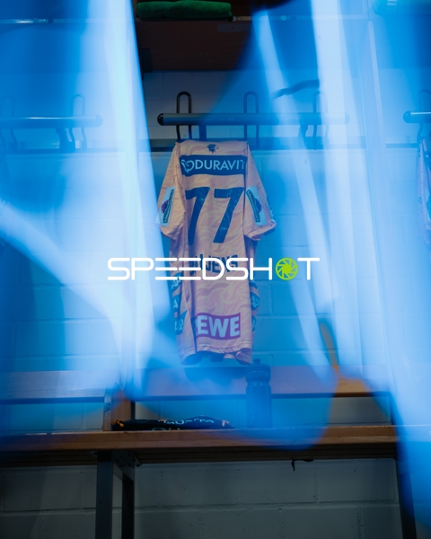 Trikot von Dani Baijens (77; Rhein Neckar Löwen) in der Kabine