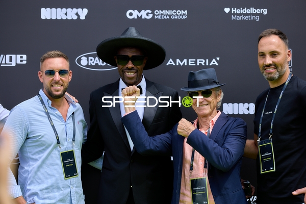 Ringside-Zone Face-Off