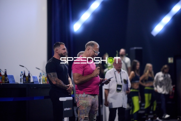 Ringside-Zone Face-Off Moderator