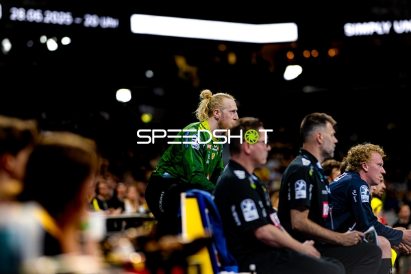 Trainerteam an der Seitenlinie