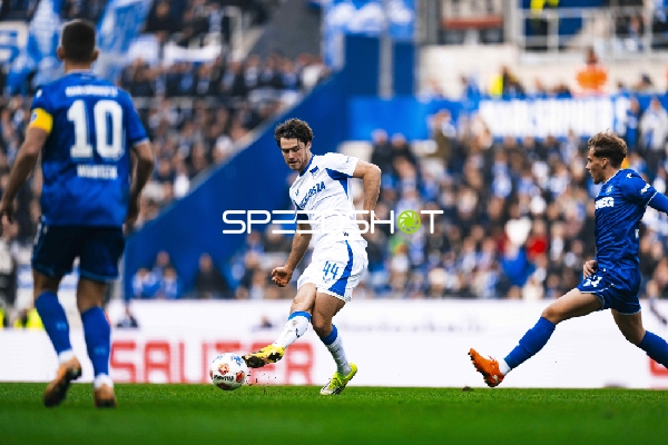 Ballkontrolle und Zweikampf