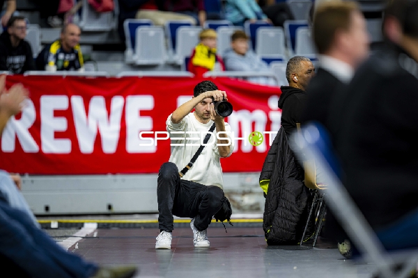 Fotograf bei Handballspiel