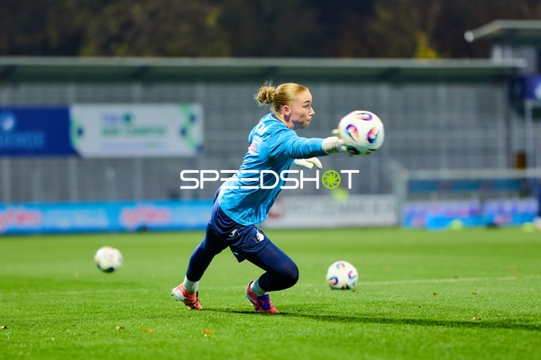 Torwart Laura Dick (1; TSG Hoffenheim Frauen) in Aktion