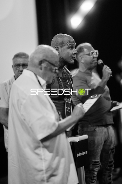 Ringside-Zone Face-Off