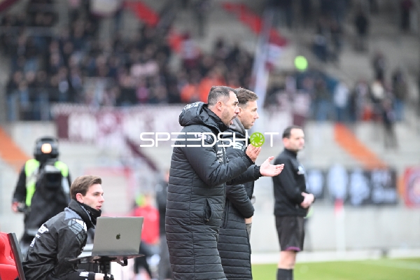 Trainer an der Seitenlinie