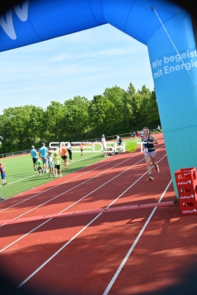 Läuferin beim TVE Sommerlauf Edingen 2025