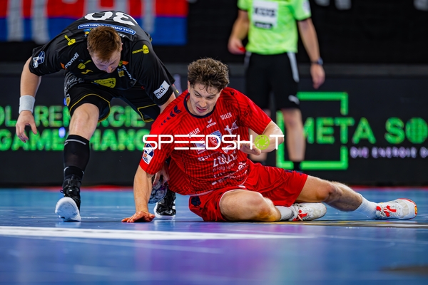 Fynn Nicolaus (14; SG BBM Bietigheim) kämpft um den Ball