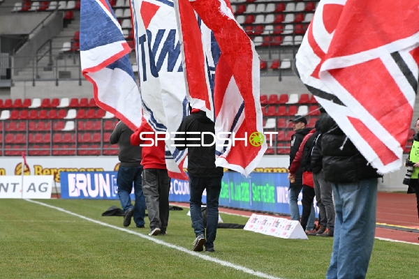 Fahnen am Spielfeldrand