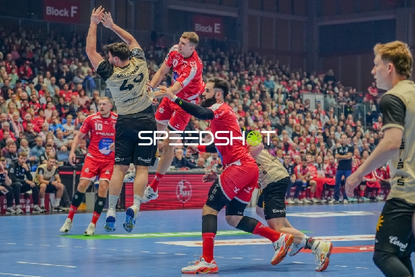 Uladzislau Kulesh (20; MT Melsungen) mit Rubén Marchán (2; MT Melsungen) und Dainis Krištopāns (10; MT Melsungen)