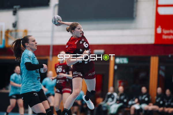 Szene mit Nina Engel (6; HSG Bensheim/Auerbach) und Luca Farago (19; Thüringer HC)