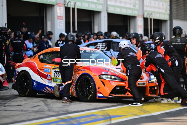 Boxenstopp beim 24h Rennen 2025 Nürburgring