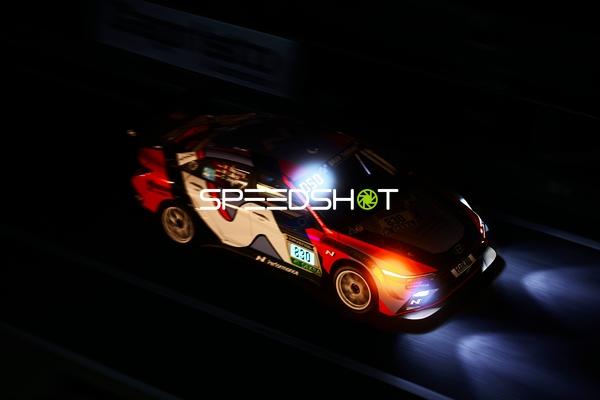 Rennwagen 830, Hyundai Motorsport/Target Competition bei Nacht