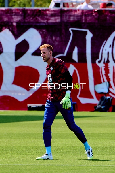 Torwart Péter Gulácsi (1; RB Leipzig) in Aktion