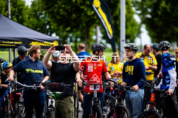 Personen mit Fahrrädern