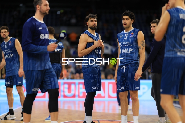 Szene mit Paul Zipser (9; MLP Academics Heidelberg) und Teamkollegen