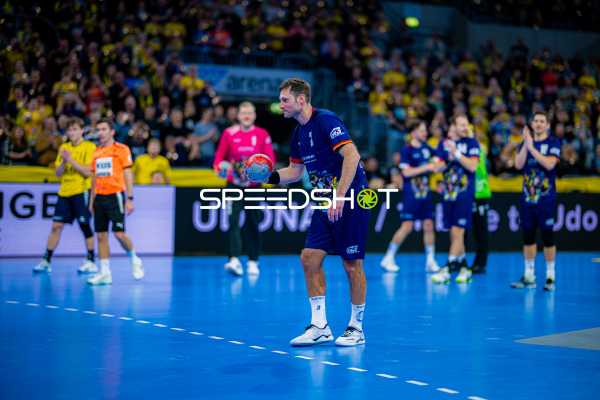 Ein Spieler der RNL Allstars bereitet sich auf einen Wurf vor.