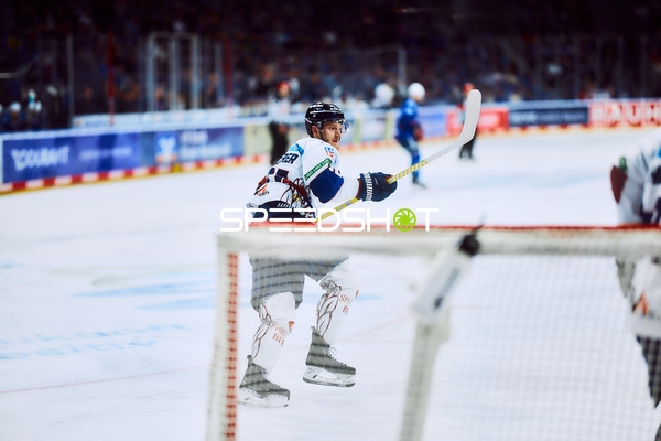 Spielszene Eisbären Berlin gegen Adler Mannheim