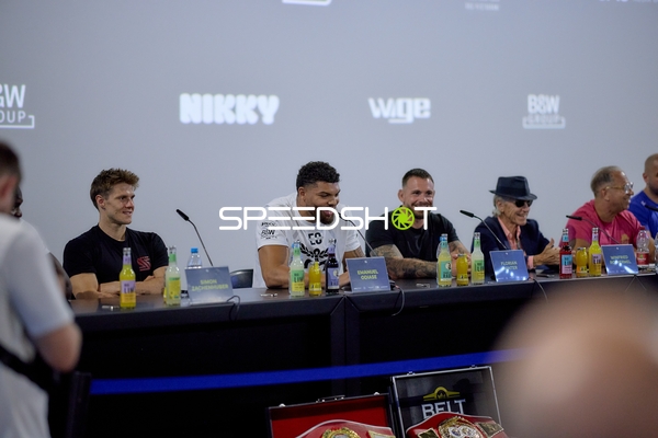 Ringside-Zone Face-Off Pressekonferenz