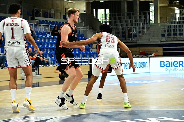 Zweikampf um den Ball