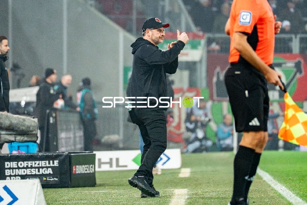 Trainer an der Seitenlinie