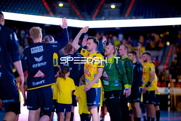 Abklatschen Patrick Groetzki (24;Rhein Neckar Löwen), David Späth (29;Rhein Neckar Löwen), Mikael Appelgren (1;Rhein Neckar Löwen)