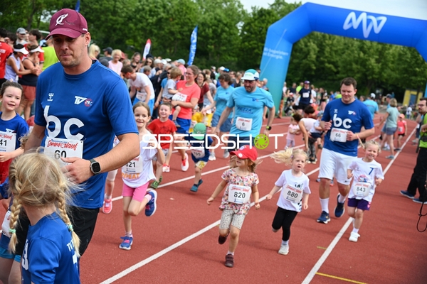 Gemeinsamer Lauf beim TVE Sommerlauf Edingen