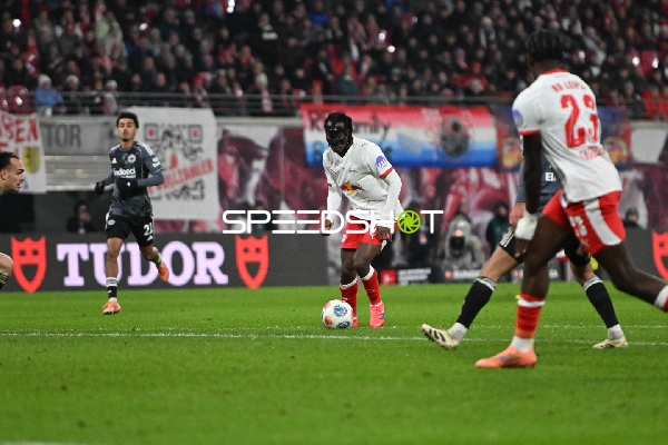 Ballkontrolle und Verteidigung