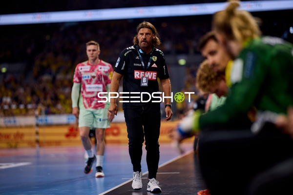 Cheftrainer Sebastian Hinze (cheftrainer; Rhein Neckar Löwen) an Seitenlinie