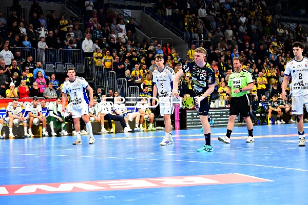 25; HSV Hamburg in Aktion