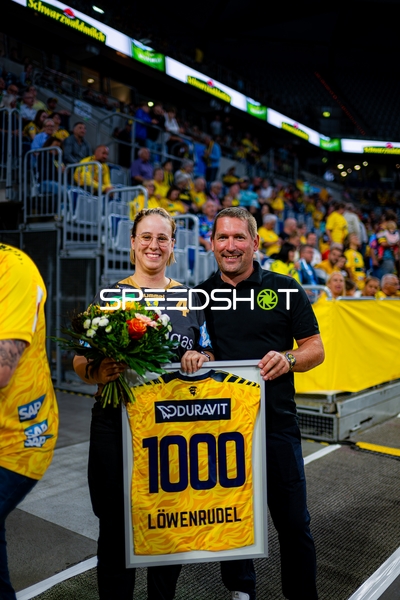 Ehrung für Mathias Larson (4; Rhein Neckar Löwen)