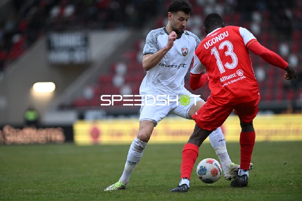 Zweikampf um den Ball